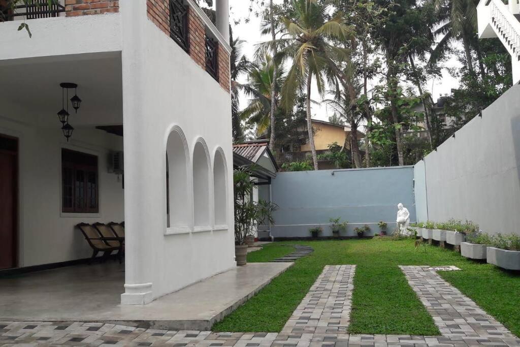 Sky Bloom Bed and Breakfast Homagama Buitenkant foto