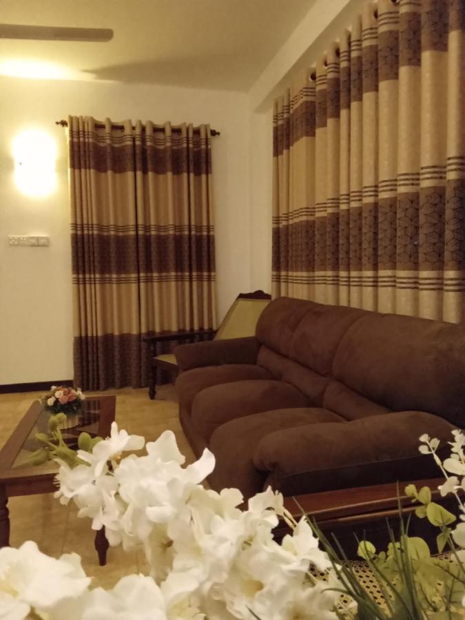 Sky Bloom Bed and Breakfast Homagama Buitenkant foto