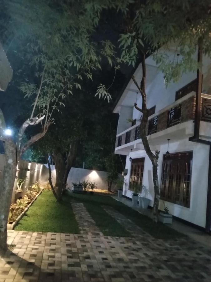 Sky Bloom Bed and Breakfast Homagama Buitenkant foto