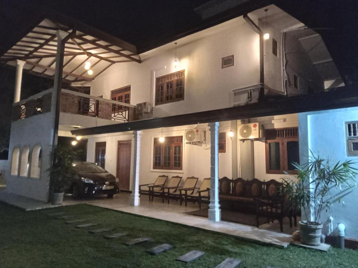 Sky Bloom Bed and Breakfast Homagama Buitenkant foto