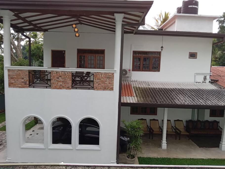 Sky Bloom Bed and Breakfast Homagama Buitenkant foto